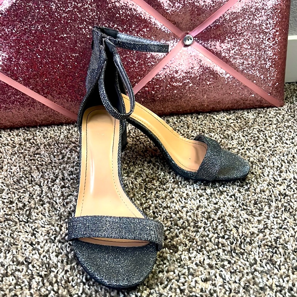 Size 8 1/2 womens Dark Grey sparkly low pump heels !